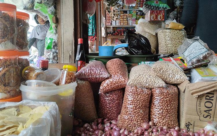 Masyarakat Mulai Berburu Kerupuk dan Kacang Jelang Nataru