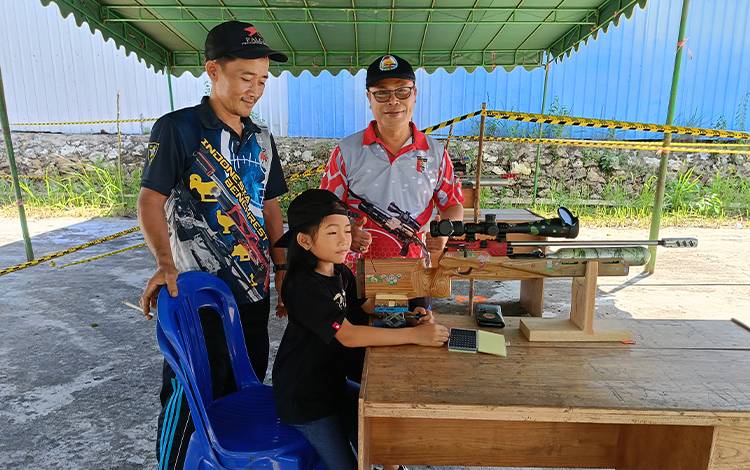 Mengenal Afif, Gadis 10 Tahun yang Tampil pada Kejuaraan Menembak Mardianto Cup