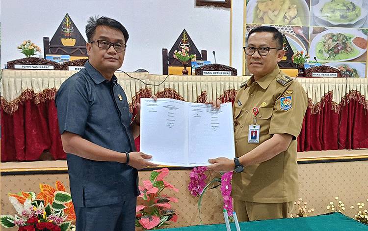 Pj Bupati Barito Timur Sampaikan Pendapat Akhir Terkait Raperda Pajak dan Retribusi Daerah