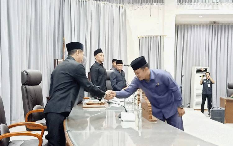 Fraksi Partai Demokrat Sampaikan Pemandangan Umum Terhadap Dua Raperda