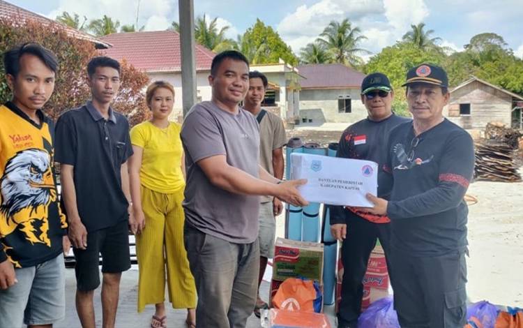 Warga Terdampak Kebakaran Rumah di Desa Sei Gawing Terima Bantuan