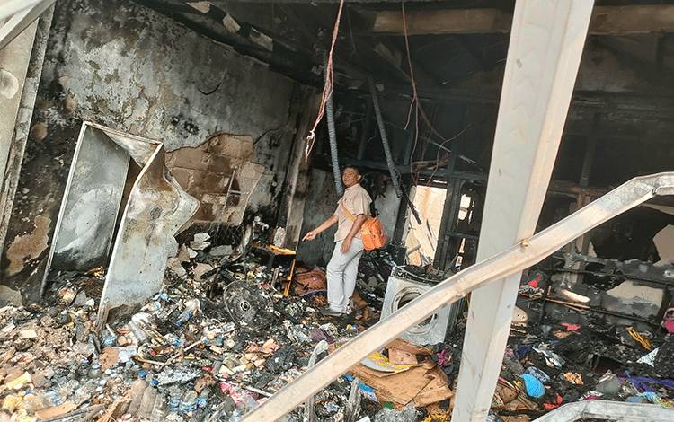 Kebakaran Toko Laundry di Pahandut Sebabkan Seorang Alami Luka Bakar
