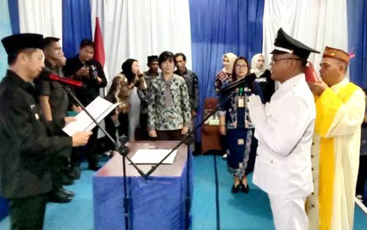 Pj Bupati Lantik dan Ambil Sumpah Janji PAW Kepala Desa Pendreh