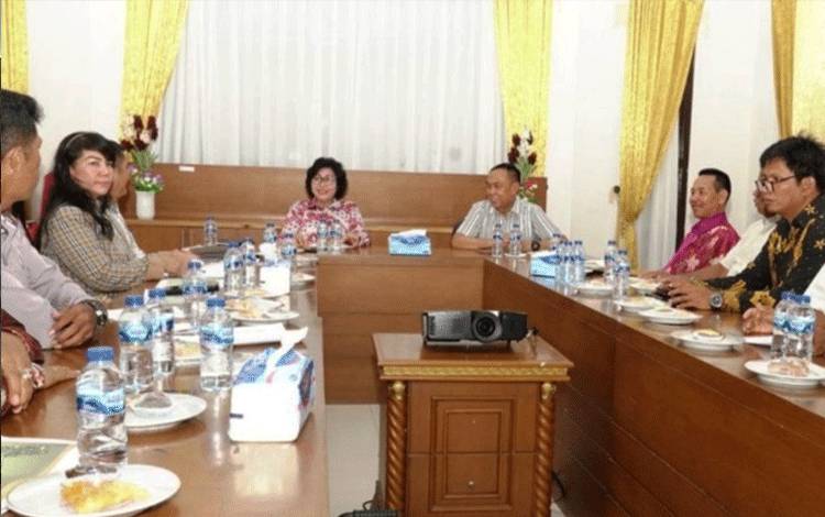 Pj Bupati Lamandau Jalin Silaturahmi dengan FKAG dan Pendeta