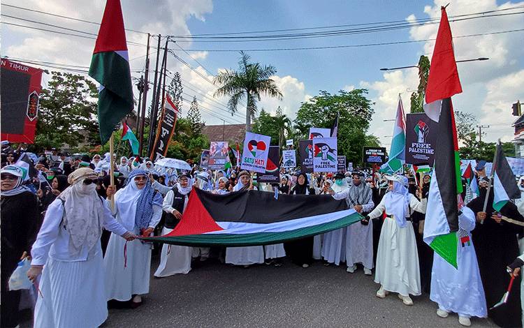 Ribuan Masyarakat Kotim Serukan "Free Palestina"