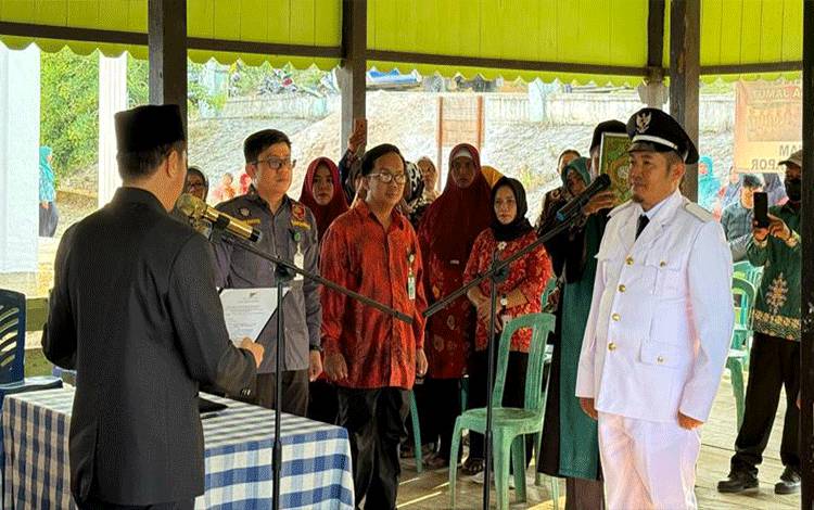 Pj Bupati Barito Utara Lantik Pj Kepala Desa Jamud