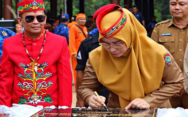 Nunu Andriani : Huma Betang Kekayaan Intelektual Suku Dayak