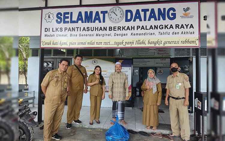 Meriahkan?Harkannas, Dislutkan Kalteng Bagikan Paket Ikan Segar ke Panti Asuhan