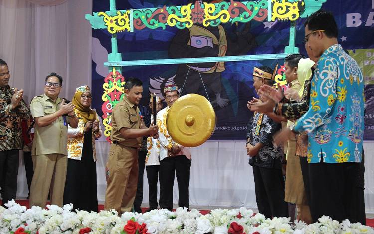 Festival Tunas Bahasa Ibu Rangkaian Kegiatan Revitalisasi Bahasa Daerah