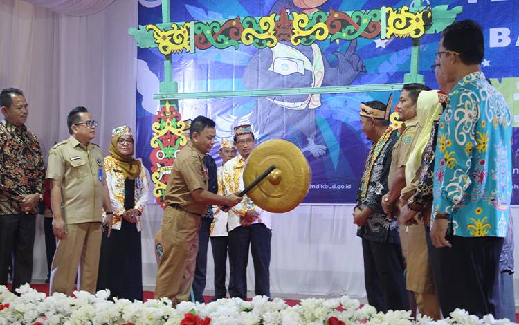 Balai Bahasa Fokus Revitalisasi Delapan Bahasa Daerah Kalteng