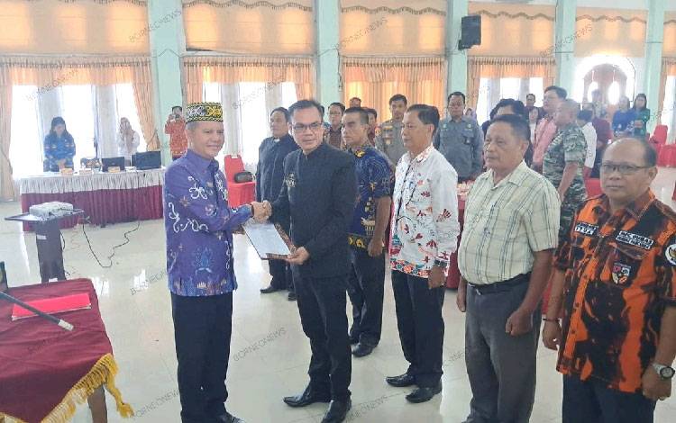 Bupati Gunung Mas Kukuhkan Forum Komunikasi Ormas Belum Hinje Hapakat