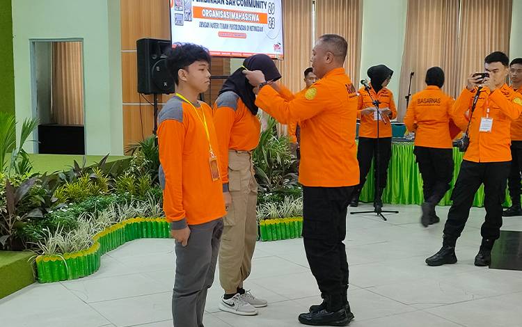 Mahasiswa UMPR Dilatih Teknik Pertolongan dalam Kegiatan SAR Community