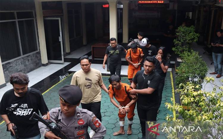 Polisi Tembak Dua Pembunuh Sopir Taksi Online