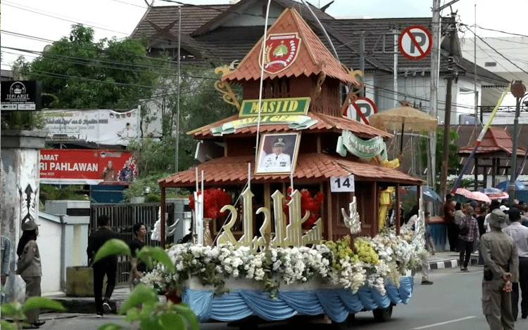 Wagub Kalteng dan Pj. Bupati Kobar Lepas Rombongan Pawai Taaruf MTQH ke 31 Provinsi Kalteng