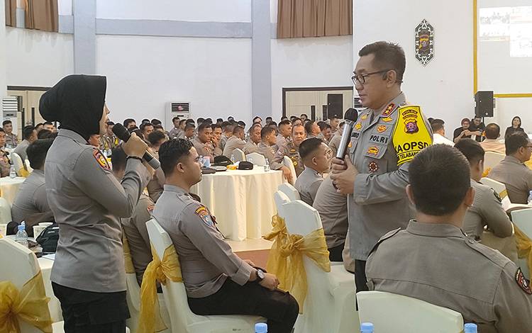 Kapolda Kalteng Pimpin Apel Bhabinkamtibmas untuk Jaga Keamanan Desa dan Kelurahan