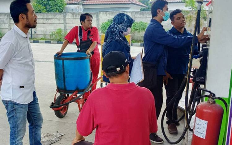 UPTD Metrologi Legal Palangka Raya Lakukan Tera Ulang pada Pompa Ukur BBM