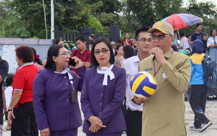 Perlombaan Bola Voli Sebagai Upaya Mengembangkan Olahraga di Gunung Mas
