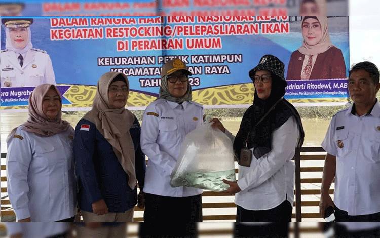 Restocking Ikan di Palangka Raya Berikan Manfaat Ekologis
