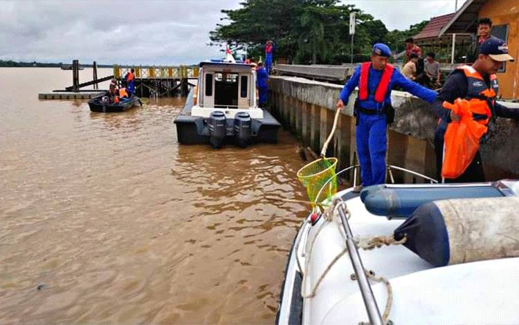Satpolairud Polres Pulang Pisau Gelar Bakti Sosial Bersih Sungai