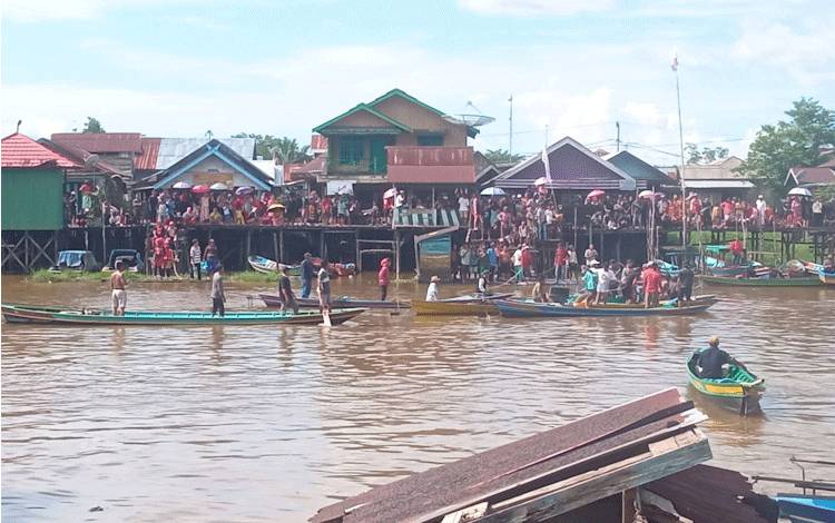 Warga Terus Melakukan Pencarian Jasad Korban yang Dibawa Buaya di Sungai Arut