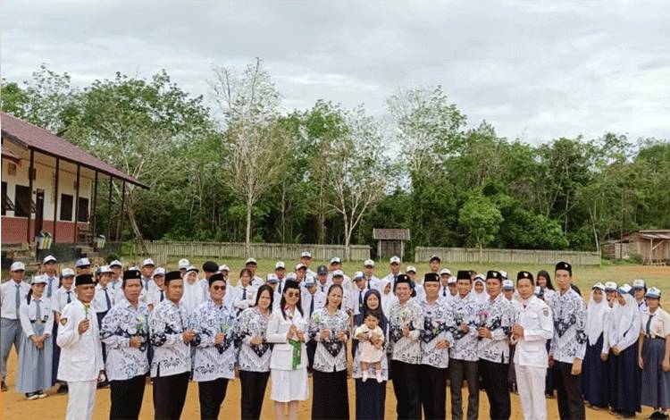 Hari Guru Nasional Momentum Menambah Motivasi Belajar dan Mengajar SMPN 1 Suling Tambun
