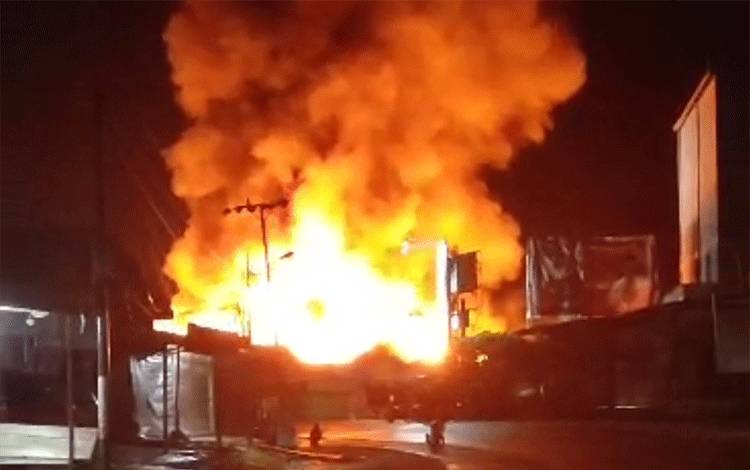Pasar Simpang Sebabi Kotim Kebakaran