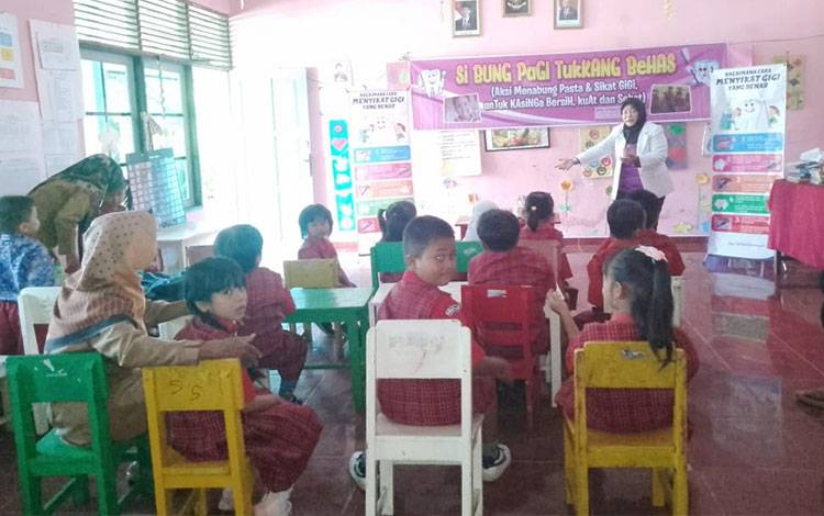 Peserta Didik Terima Sosialisasi Menabung untuk Mengganti Sikat Gigi