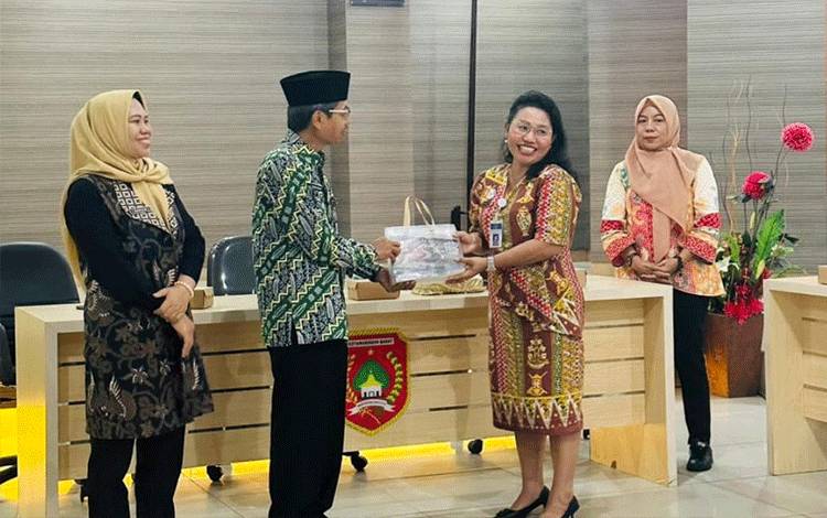 BKAD Seruyan Lakukakan Kunjungan ke Kotawaringin Barat