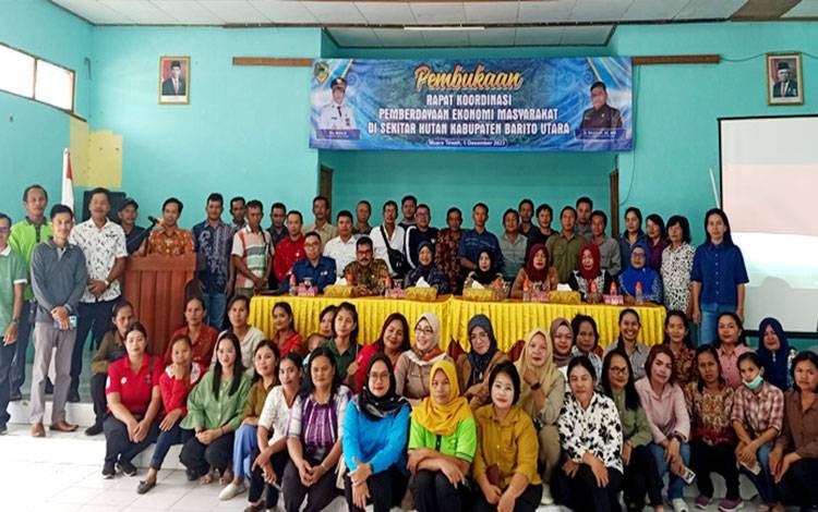 Disnakertranskop UKM Barut Gelar Rakor Pemberdayaan Ekonomi Masyarakat Sekitar Hutan