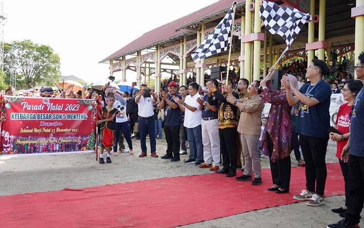 Sepuluh Ribu Peserta Ikuti Parade Natal 2023 di Palangka Raya