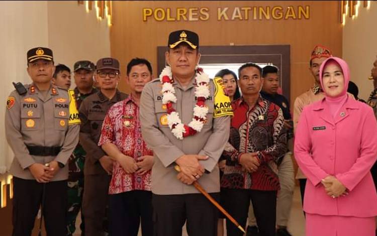 Kapolda Kalteng Resmikan Ruang Vicon Polres Katingan