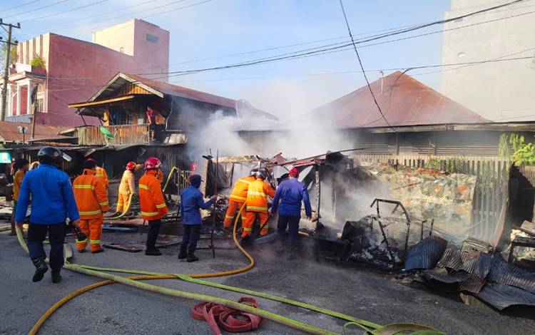 Sebuah Warung di Sampit Terbakar