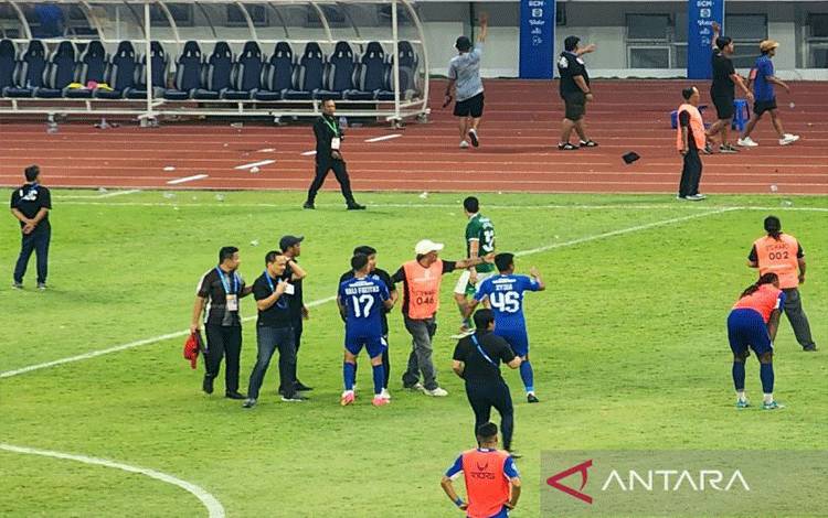 Kericuhan Penonton Warnai Akhir Pertandingan PSIS Lawan PSS