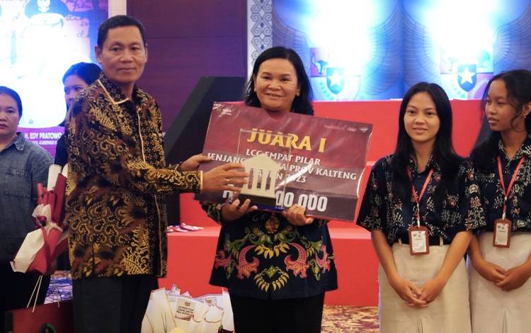 SMAN 2 Sampit Juara Pertama Cerdas Cermat Empat Pilar