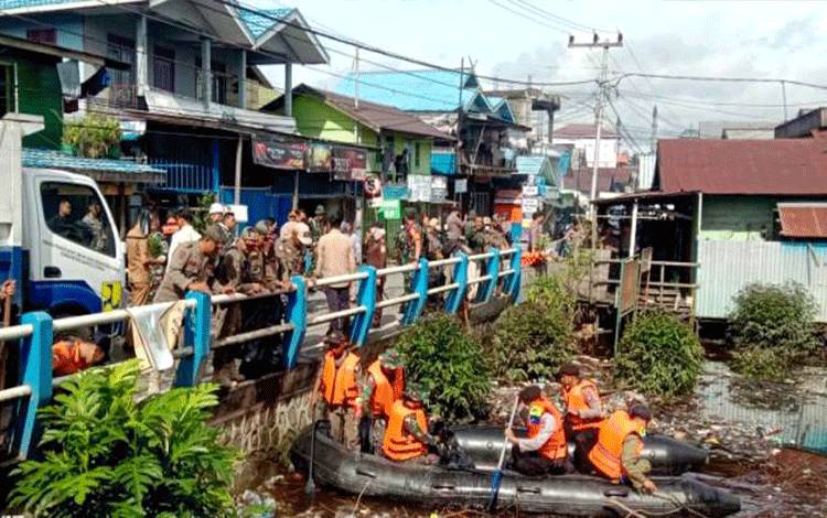 Pj Bupati Barito Utara Minta Masyarakat Tidak Buang Sampah di Bantaran Kali