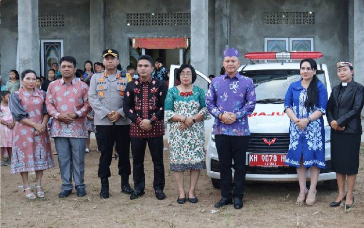 Anggota DPRD Gunung Mas Ini Belikan Mobil Ambulans untuk Warga