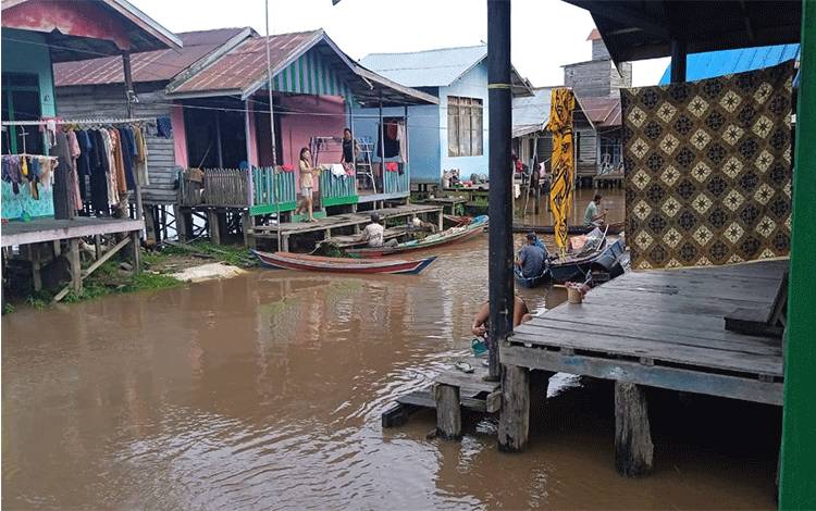 Warga Kameloh Baru Terkepung Banjir, Ketinggian Air Capai 1 Meter