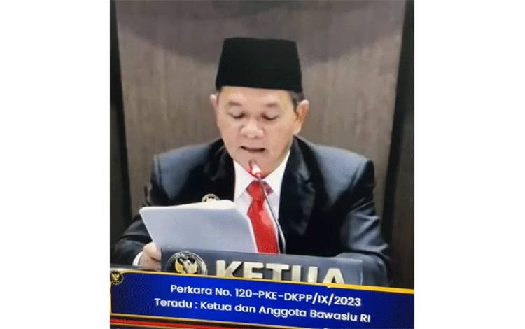 Anggota Bawaslu Kalteng Winsi Kuhu Dipecat