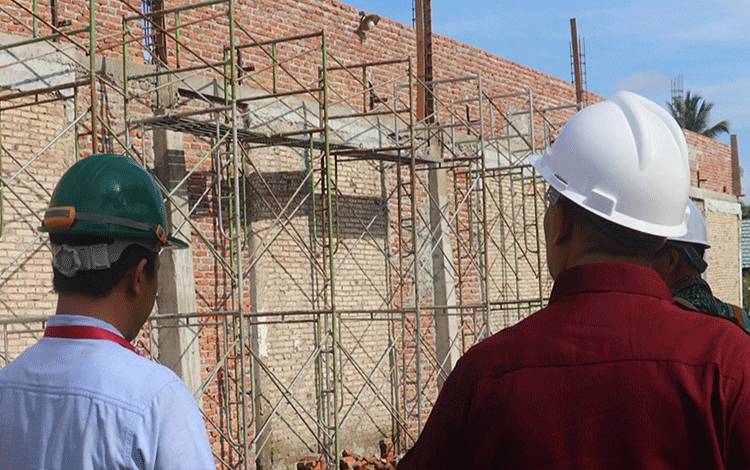 Kakanwil Kemenkumham Kalteng Monev Pengerjaan Tembok dan Pos Menara di Rutan Kapuas
