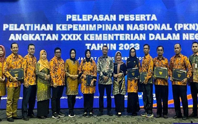 Pj Sekda Barut Berangkatkan Peserta PKN TK II Angkatan XXIX Kemendagri