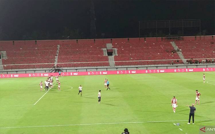 Arema Raih Tiga Poin Kalahkan Persis Solo 3-1