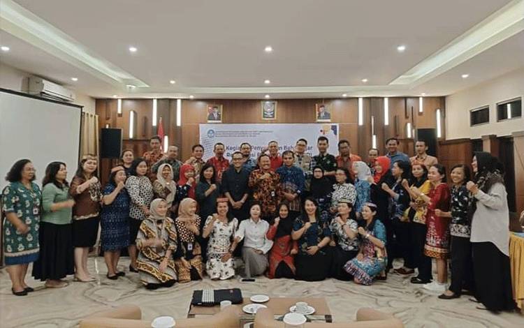 Guru Utama Sosok di Balik Penyusunan Bahan Ajar Revitalisasi Bahasa Daerah