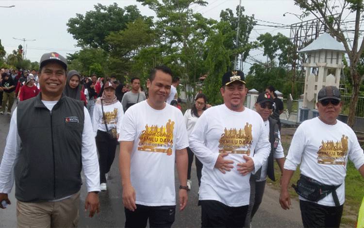 Ribuan Warga Katingan Ramaikan Jalan Sehat Pemilu Damai