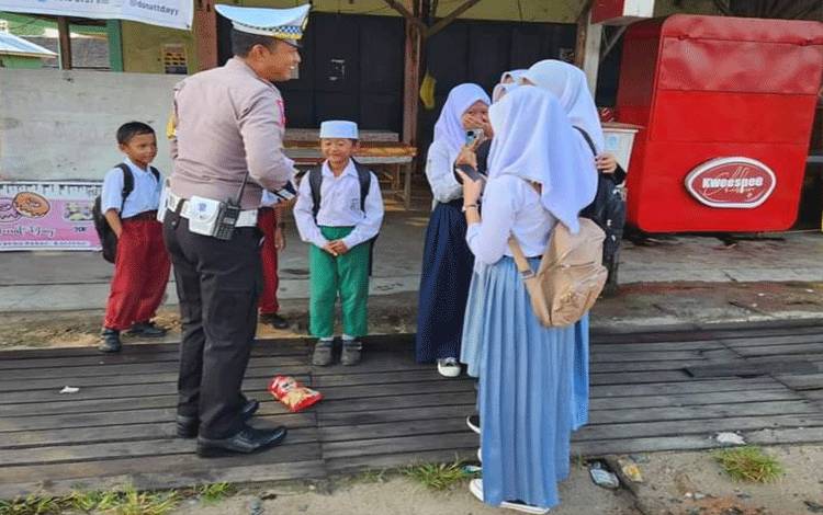 Satlantas Polres Katingan Sosialisasi Kamseltibcarlantas ke Pelajar