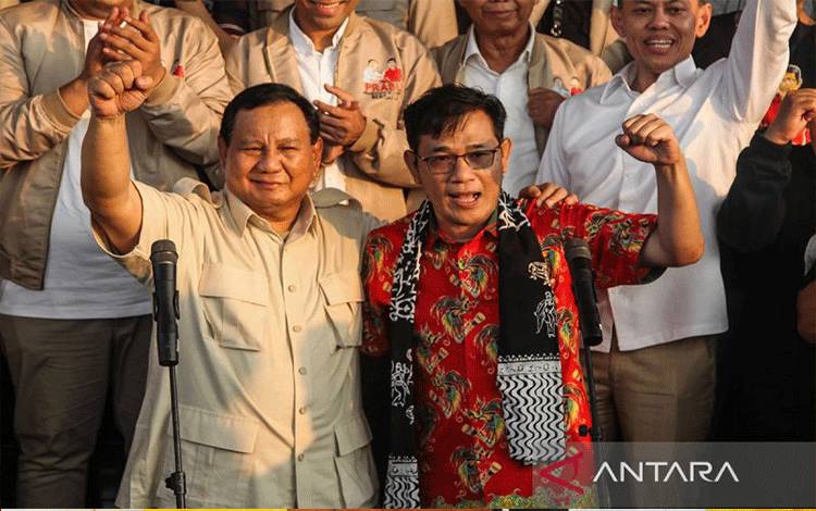 Budiman Sudjatmiko Jelaskan Alasan Angkat Tangan saat Debat Capres