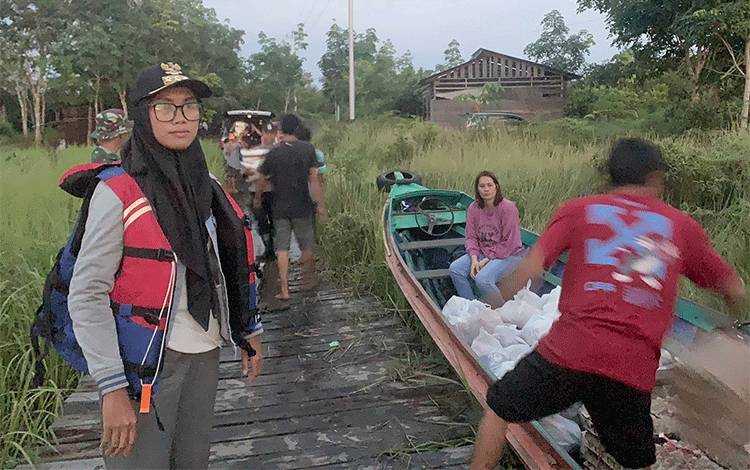 Camat Pematang Karau Bersama TNI-Polri Kembali Salurkan Bantuan Banjir di Muara Pelantau