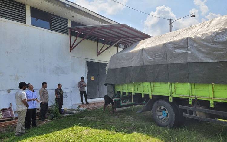 Satgas OMB Polresta Palangka Raya Amankan Kedatangan Logistik Pemilu