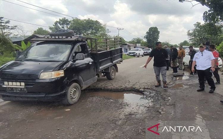 Pemkab Kotim Perbaiki Sejumlah Ruas Jalan Rusak