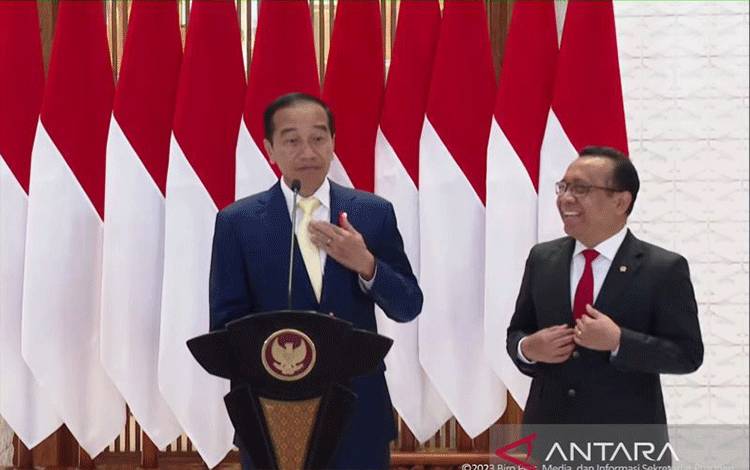 Istana Jelaskan Alasan Presiden Jokowi Pakai Dasi Kuning ke Jepang