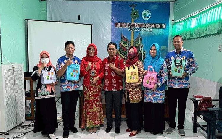 Bidang Keperawatan RSUD Kapuas Beri Reward Untuk 5 Kepala Ruang Rawat Inap Terbaik